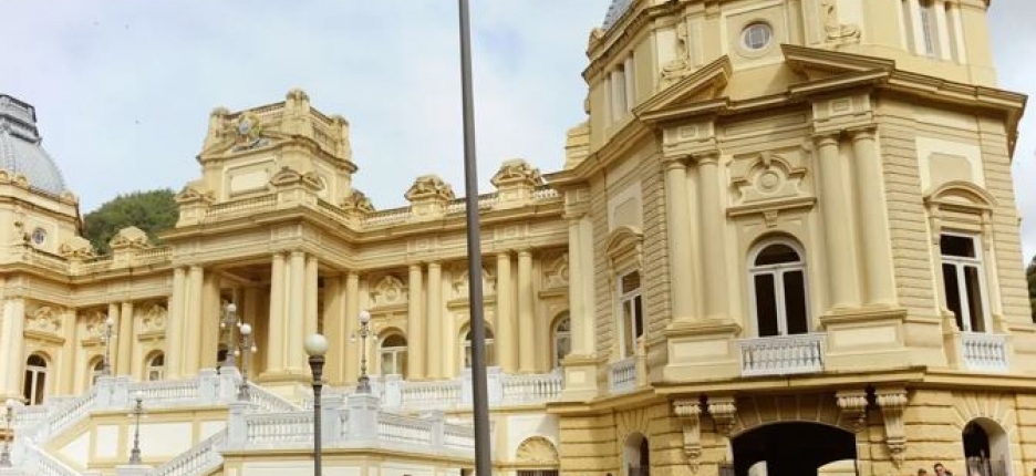 Fim da escala 6x1: governo concorda com tramita��o de PECs, diz Motta